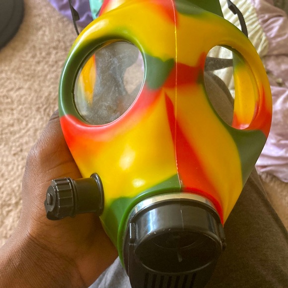 It’s a mask - Picture 1 of 1